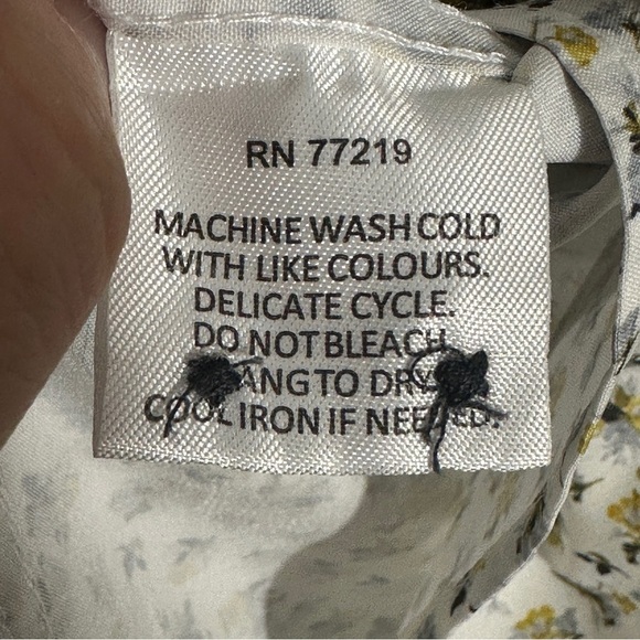 Michael Strahan size XL slim fit button down shirt, white with floral design - Picture 7 of 11